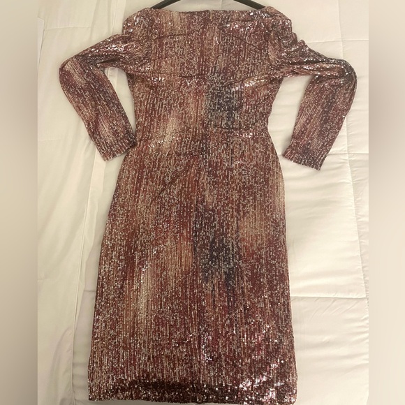 💥SALE💥Brand New V- Neck Sequin Dress. - Picture 5 of 6